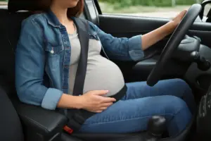 Cintura e gravidanza: come si usa correttamente senza violare il codice